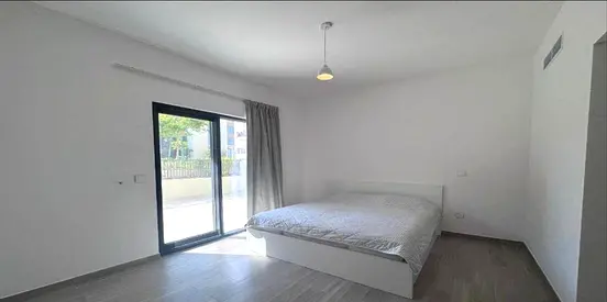 Chic and Convenient: 2-Bedroom Apartment Steps from the Beach