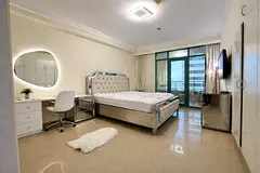 Big Master Room with Balcony in Marina Crown Tower for a single or double 30 sec away from Tram