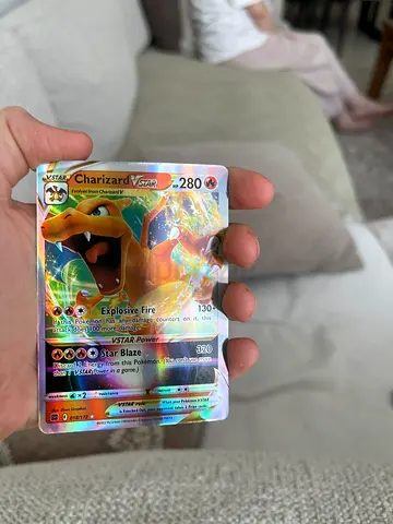 Pokémon Charizard VMAX Holographic Trading Card (single)