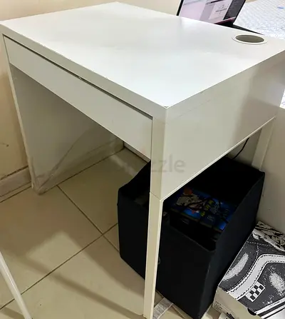 White small study/computer desk with single drawer