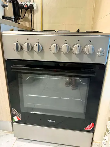 Haier freestanding gas cooker with oven - good working condition