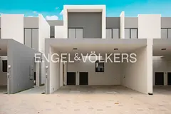 Spacious Villa | Bright Layout | Single Row