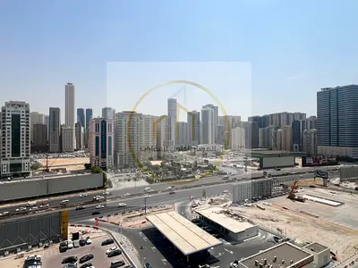 شقه غرفتين ماستر وصاله مع باركينج مجاني بلكونه مساحات واسعه اطلاله بانوراميه مفتوحه علي مخرج دبي