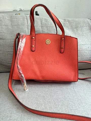 Coral textured shoulder bag with detachable long strap - good condition