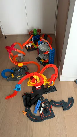 Large Hot Wheels-style Track Set with Multiple Loops and Accessories
