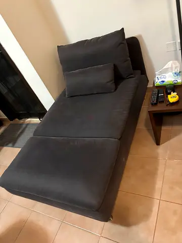 Grey chaise lounge / daybed in good condition