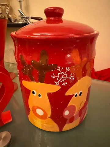 🔥 Christmas Cookie jar - 75 aed