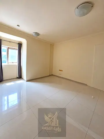 أجمل وأوسع استوديو في التعاون بجوار مستشفى أوريانا | مساحة كبيرة + مطبخ منفصل + تكييف مركزي | شهر مجاني | 22 ألف درهم فقط | 4 أو 6 دفعات