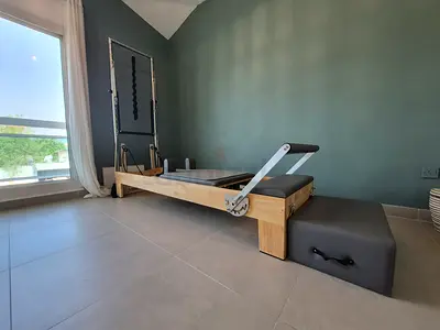 Pilates Reformer with Tower – Excellent Condition