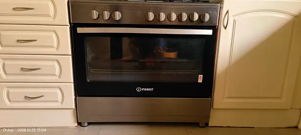 Indesit freestanding stainless steel gas oven with 5 burners - good condition
