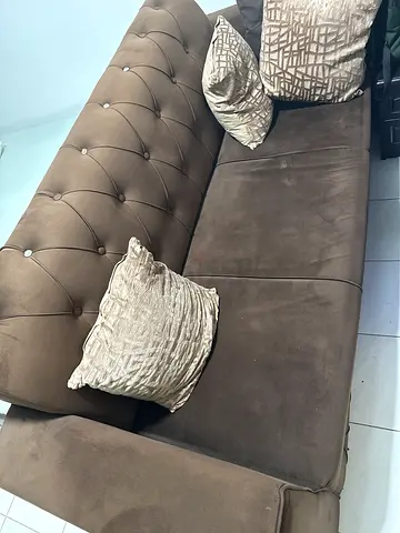 3-seater tufted brown fabric sofa in good condition
