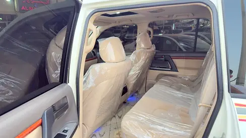 2015 Toyota LAND CRUISER — миниатюра 13
