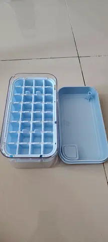 Large 32-Cube Ice Tray with Leakproof Storage Lid - Light Blue