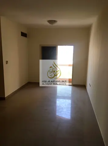 الايجار السنوي في عجمان منطقة النعيمية 2 جنب السفير مول البنايه عائلات شقه غرفتين وصاله  مع بلكونه 2 حمام الغرف ماسترمع خزانة بالحيط ملابس تكيف مركزي