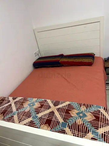 Bed space available for executive Bachelors