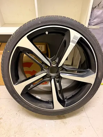 Audi RS7 Brand new Rim and Tyre