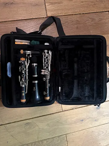 Bundy Student Clarinet with Case — Good Working Condition