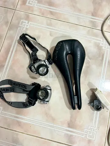 Bicycle saddle (cutout) + two headlamps and handlebar mount - good condition