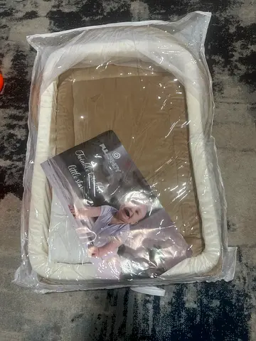 Baby nest lounger / portable baby bed - like new