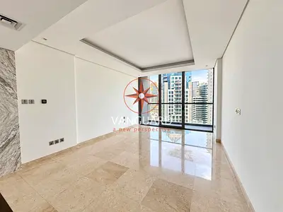 UNFURNISHED | READY TO MOVE IN | MID-FLOOR
