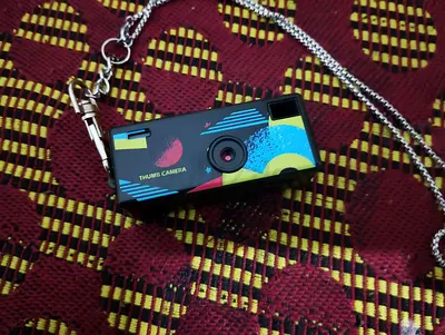 Compact Thumb Camera Keychain — Vintage 35mm Point & Shoot Style-brand new