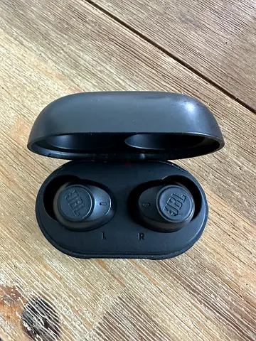 JBL True Wireless Earbuds with Charging Case - Used, Good Condition