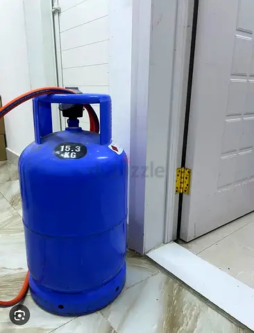 Gas cylinder with 30% gas and regulator