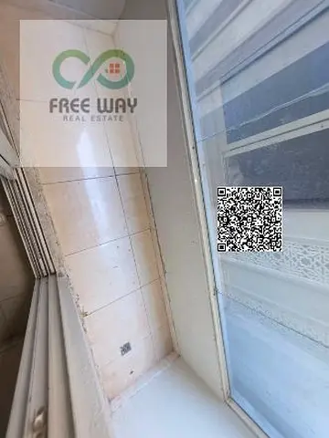 Studio for annual rent in Ajman, featuring a separate kitchen and a balcony, located in Al Rawda 2.
