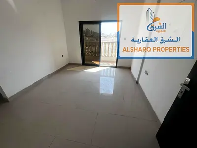 فرصة مميزة للسكن في شقة واسعة داخل بناية جديدة ونظيفة جداً، بمساحات مريحة ومواصفات مناسبة للسكن العائلي.