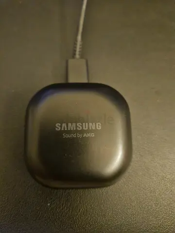 Samsung Galaxy Buds charging case (Sound by AKG) - good condition