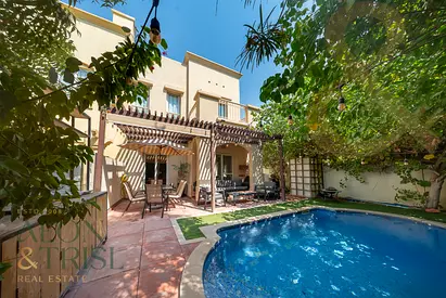 Upgraded 2Bed+Study Corner Plot Villa 4E Springs 5