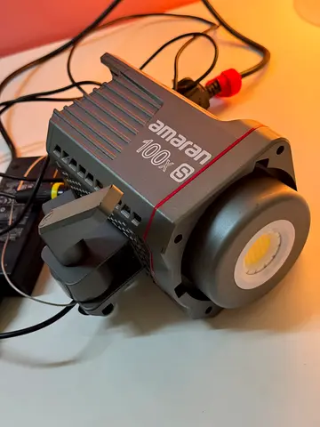 Amaran 100 x s movie light