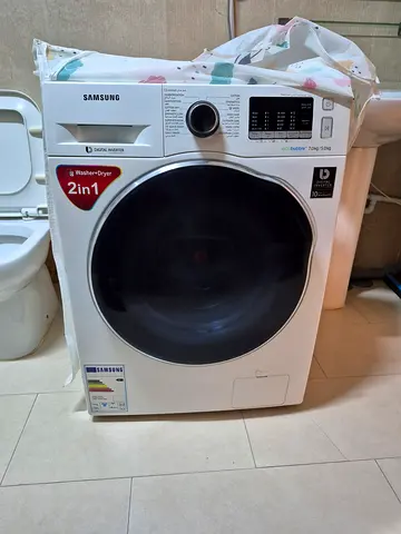 Samsung 2-in-1 Front Load Washer Dryer in Good Condition