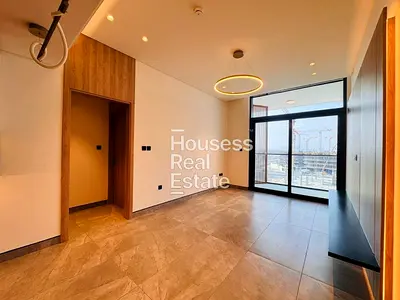 Elegant 1 BR plus Study | Premium Amenities | Prime Location
