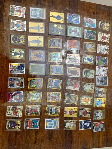 Large mixed collection of sports trading cards - football & soccer cards