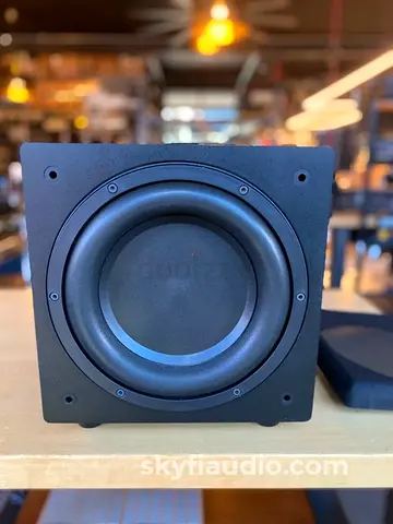 REL Q201E  compact, high-performance powered active subwoofer 110v volts