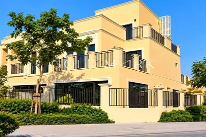 End Corner| Single Row| Walking Distance to Lagoon
