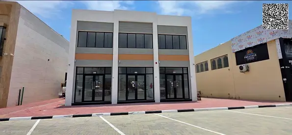 معرض "سوبر" واسع للإيجار | الحليو 2 | مساحة 3,292 قدم مربع | إطلالة مباشرة على الشارع الرئيسي