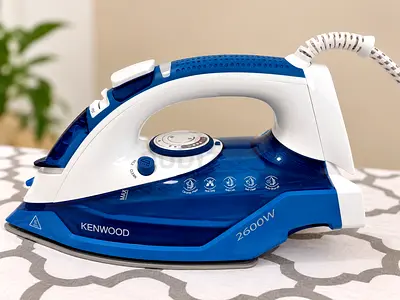 Kenwood 2600W Steam Iron - Ceramic Soleplate