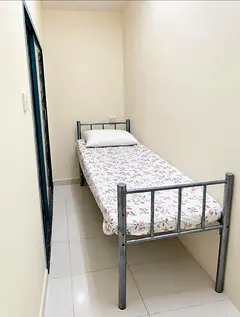 SINGLE PARTITION ROOM AVAILABLE EXCUTIVE BACHELORS