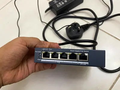 Hikvision DS-3E1505P-EI 5-Port Gigabit Smart PoE Network Switch (Used)