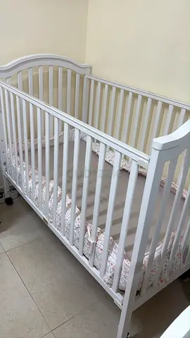 Junior Crib with Adjustable Height (Up to 3 years) with a mattress 300 aed