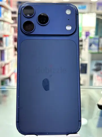 i phone 17 pro max 256gb blue TDRA Apple care+ still 1years up warranty available battary 100%