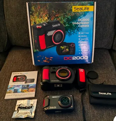 Sealife DC2000 underwater diving camera