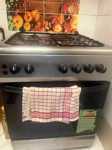 4-burner stainless steel gas hob in good condition