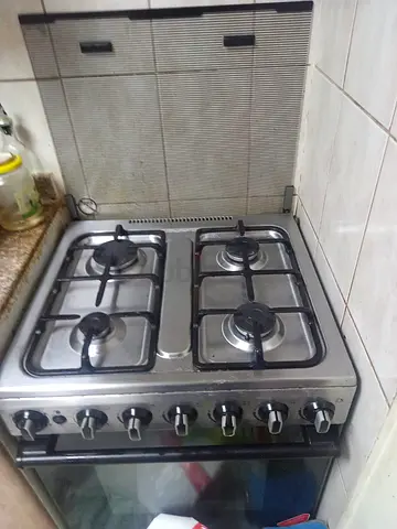 Used 4-Burner Gas Stove with Oven - Samsung Fridge