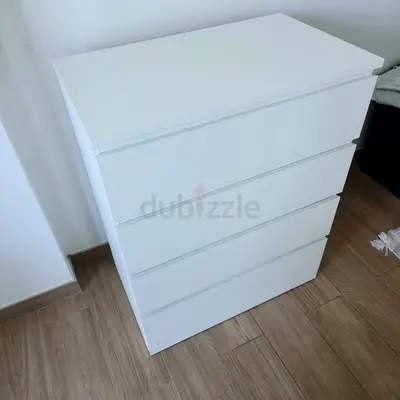 White 4-Drawer Chest / Dresser in Good Condition