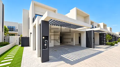 Spacious Villa | Golf Views | Family Living