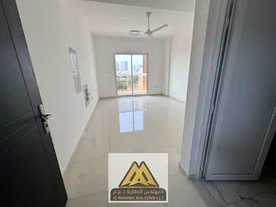 First occupancy / 3 rooms and a living room / balcony / large area / opposite the ladies' park / built-in wardrobes / on the main road /