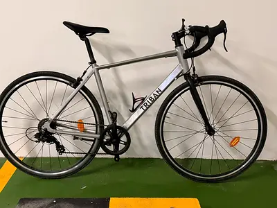 Triban RC 100 Road Bike / Gravel Bike – EXCELLENT CONDITION  Lightweight and comfortable Triban RC 1